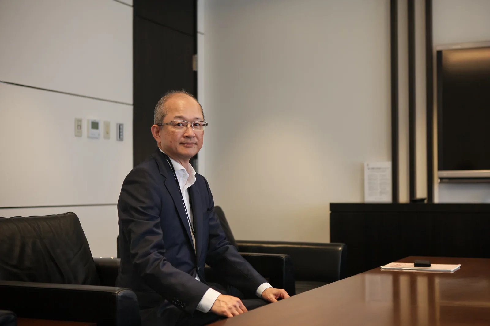 取材に応じる松田英次氏。大和ハウス工業 東京本社の会議室にて