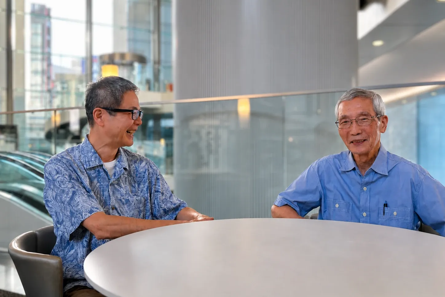 対談する大鹿伸生氏と芝根秀和氏