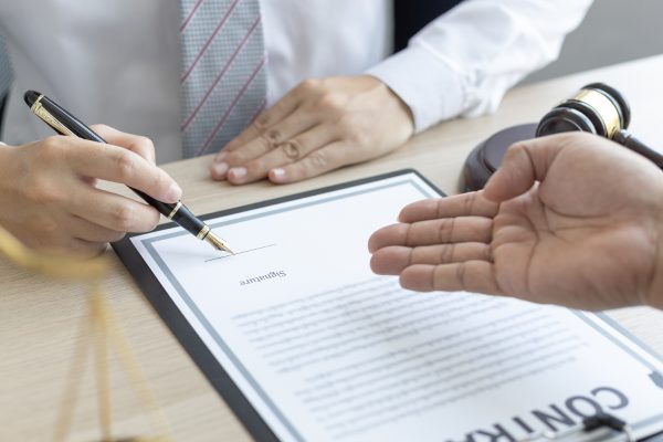 署名する、サインする、裁判所、法律