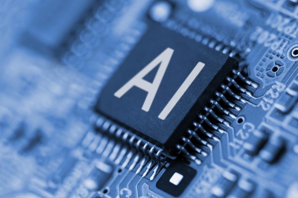 AI、AIと書かれたパソコン、パソコン内部、AIマイクロチップ