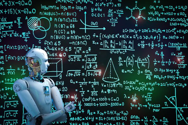 ロボット、人造人間、黒板、黒板に書かれた数式、考えるロボット、数式を解く