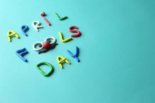 エイプリルフール、エイプリルフールと書かれたロゴ、4月1日