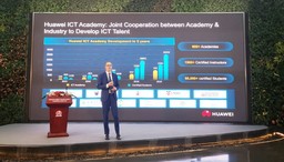 ICTアカデミープログラム2.0を発表するファーウェイエンタープライズBGのハンク・ストクブレクス氏