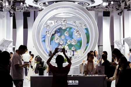 中国、大規模展示会で世界的な消費イベントシリーズを開始