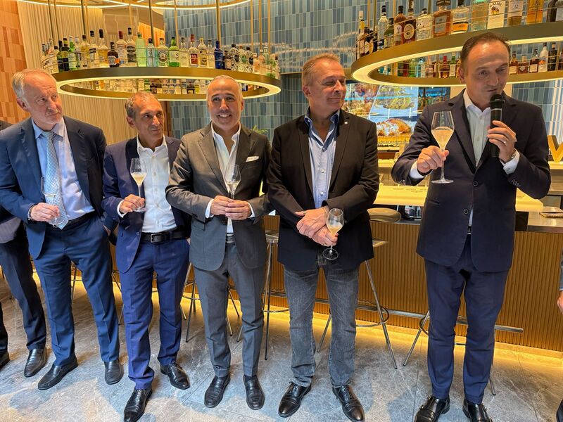 2025年大阪・関西万博：日本の来場者がアルタ・ランガの素晴らしい