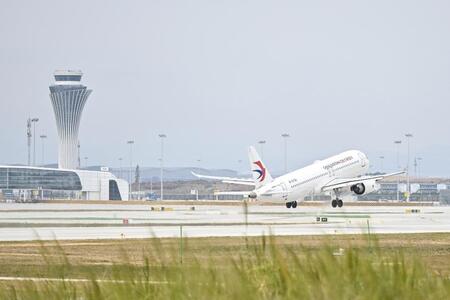 広州白雲空港の第3ターミナルが運用開始、初便はC919が運航