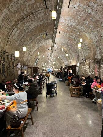 中国の山岳都市・重慶ならではの消費シナリオが、海外からの観光客に全く新しい体験を提供