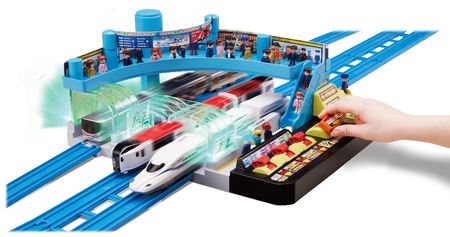 プラレールの世界にも 新駅 が登場 ピカッとシグナル ｇｏｇｏ発車ステーション ８月６日発売 プレスリリース 沖縄タイムス プラス