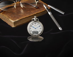 敬老の日や記念日など特別な日のプレゼントに　懐中時計型歩数計「ＦＢ－７４３」を９月１５日に発売