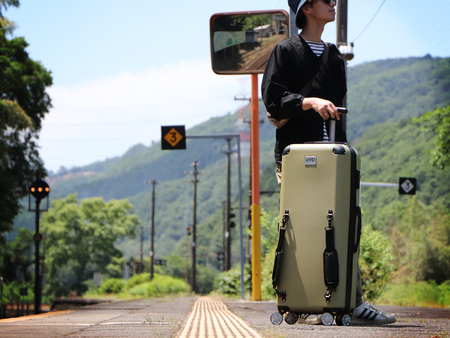 電車やバスでキャンプに行こう。キャンパーのためのスーツケース