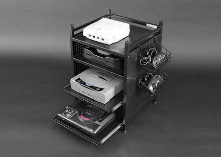 排熱を促すパンチング棚板を選定、コントローラースタンドも付属するゲーム機収納専用ラックです。