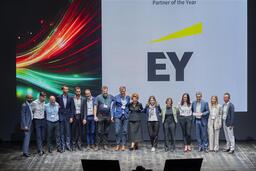 EY、ウォルターズ・クルワーより「2025年CCH® Tagetik Partner of the Year」を受賞