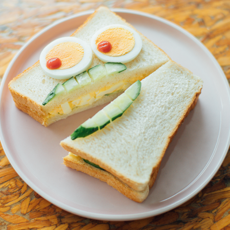 卵サンドのおしゃべり顔パン