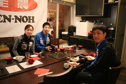 和食ビュッフェを楽しむ卓球日本代表選手