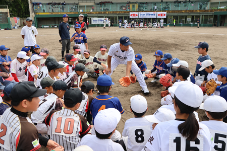 侍ジャパン監督井端弘和氏やロッテＯＢ里崎智也氏ら 元プロ野球選手が