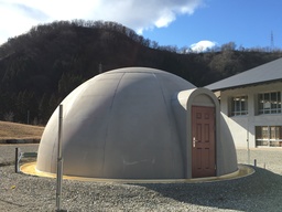 白山麓キャンパス内に研究用ドームハウスを設置。