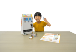 手作り自販機2,500個を子どもたちに無償提供「ダイドードリンコ ペーパークラフト自動販売機キット」