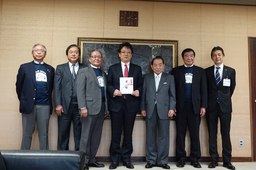 同志社校友会が「熊本地震　同志社ゆかりの地基金」の寄付金を熊本市に贈呈しました！