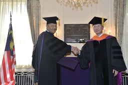 マハティール マレーシア首相に同志社大学名誉文化博士贈呈