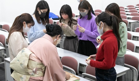 同志社大学の学生が地域企業と連携 地域企業と大学生による地域課題解決 プロジェクト始動 プレスリリース 沖縄タイムス プラス