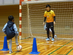 田中貴金属グループ、「第5回ひらつか市民スポーツフェスティバル」にてブラインドサッカー体験会を実施