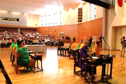 中華漢伝仏教訪日代表団が130人一団を組んで来校、大正大学仏教学部学生と文化交流