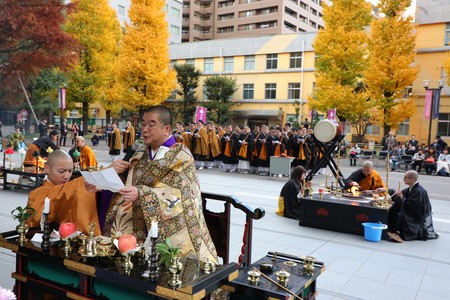 昨年度の成道会法要の様子