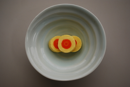 「鶏卵様」（再現レプリカ）東京家政学院生活文化博物館蔵（通期）
