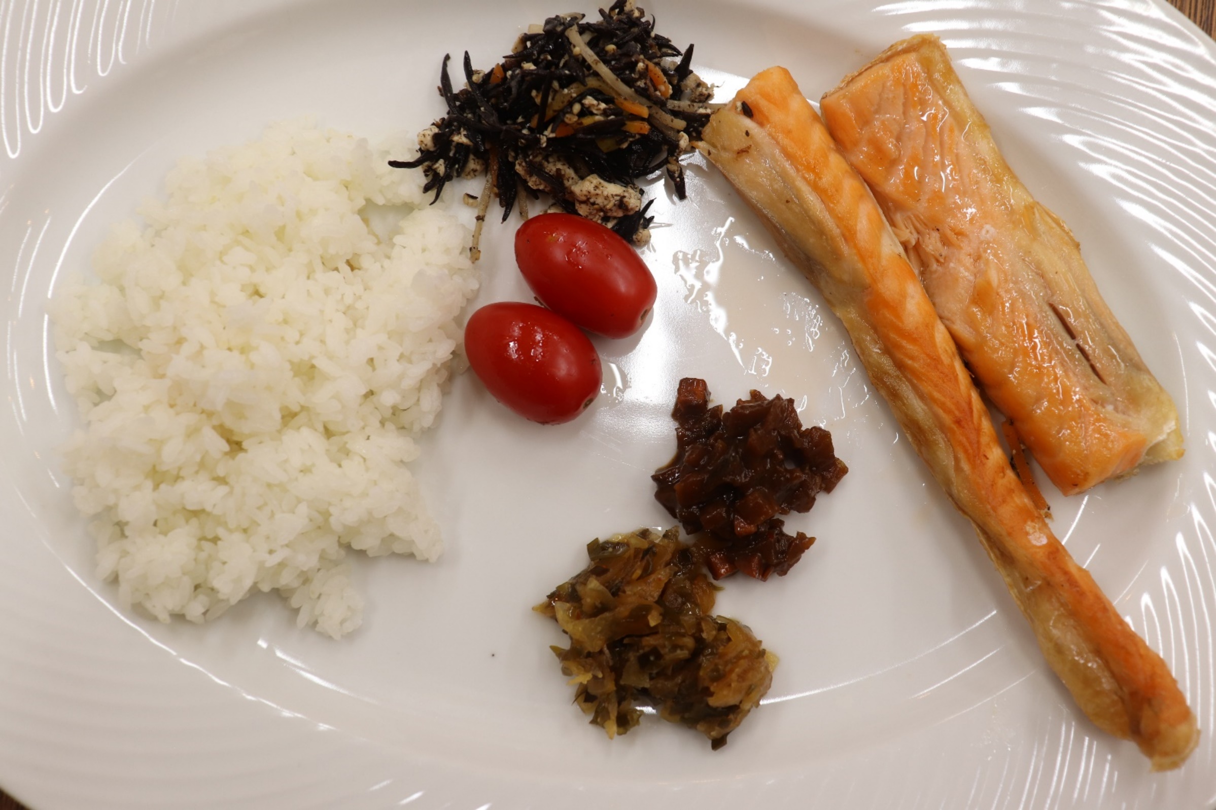 熱海ミニ横丁 が初の定食提供開始 伊豆半島らしさ にこだわった焼き魚定食が続々登場 信濃毎日新聞デジタル 信州 長野県のニュースサイト