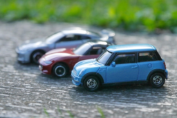カーデイズ会員に対する「自動車の売却予定」「子供の自動車への関心」に関する調査結果