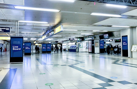 JR札幌駅構内の「サツエキビジョン」12面でインプレッション（VAC）に基づいたデジタルOOH広告配信を開始