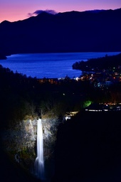 日本三名瀑「華厳ノ滝」ライトアップと周辺イベント「ライトアップ奥日光」11月14日より開催