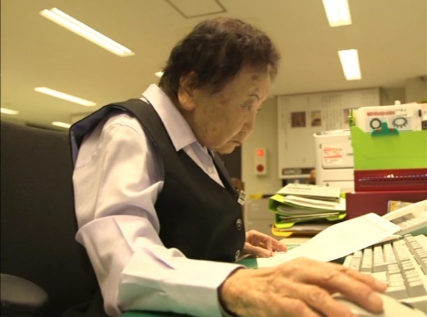 64年の90歳現役女性社員が、 「世界最高齢総務部員」として ギネス世界記録TMに認定！ 朝日新聞デジタル＆M（アンド・エム）