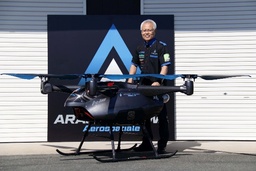 超無人機「AZ-1000」と開発者の荒瀬国男