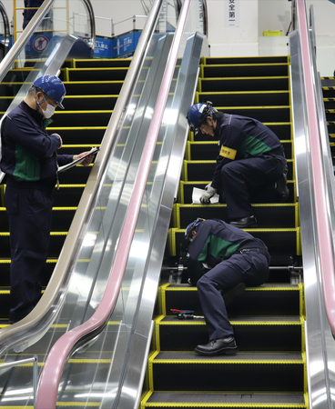 エレベーター・エスカレーター・空調機器の保全等に従事するエンジニア