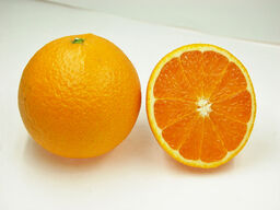 みかんとオレンジを掛け合わせた 味わいの「清見」