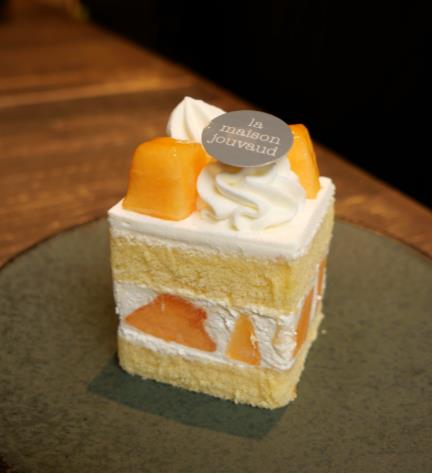 カットフルーツに最適な赤肉メロン「レノン」を贅沢に使用「レノン