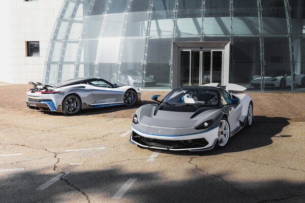 Pininfarina Piuma Inferno 700周年記念 AUTOMOBILI PININFARINA CREATES BESPOKE TWIN HYPERCARS: REVERSARIO