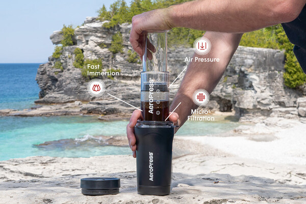 エアロプレス GO PLUS ピンク (新品・未開封) AeroPress, Incがコーヒートラベルシステム「AeroPress Go Plus