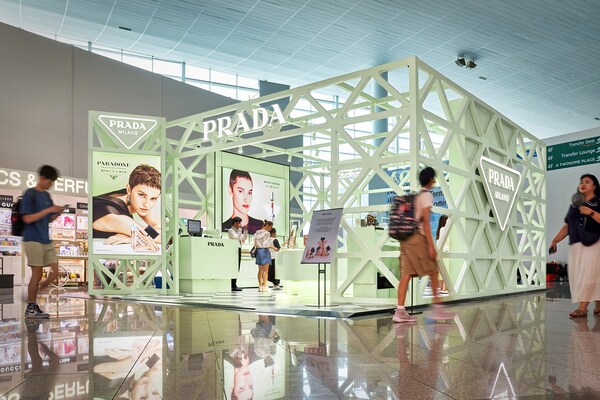 新世界免税店、仁川国際空港にPrada Beautyポップアップをオープン | Shinsegae Duty Freeのプレスリリース |  共同通信PRワイヤー