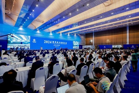 中国南西部の宜寶で2024年世界パワー・バッテリー会議を開催