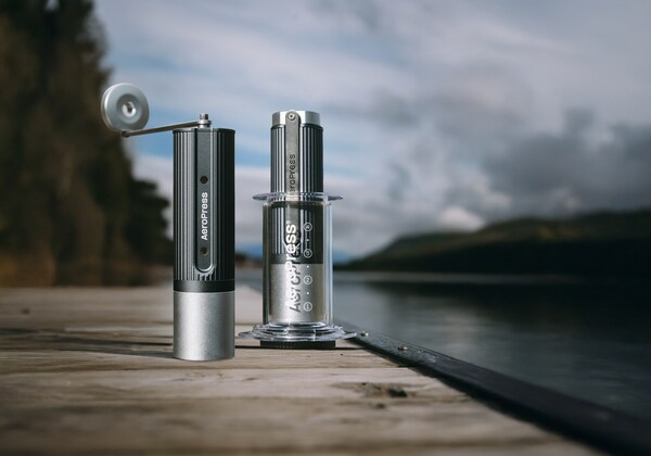AeroPress、初の手動コーヒーグラインダー販売と新プレミアムブラック