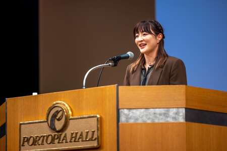 60周年を迎え男女共学化4年目の入学式  4年連続入学定員を超える入学者