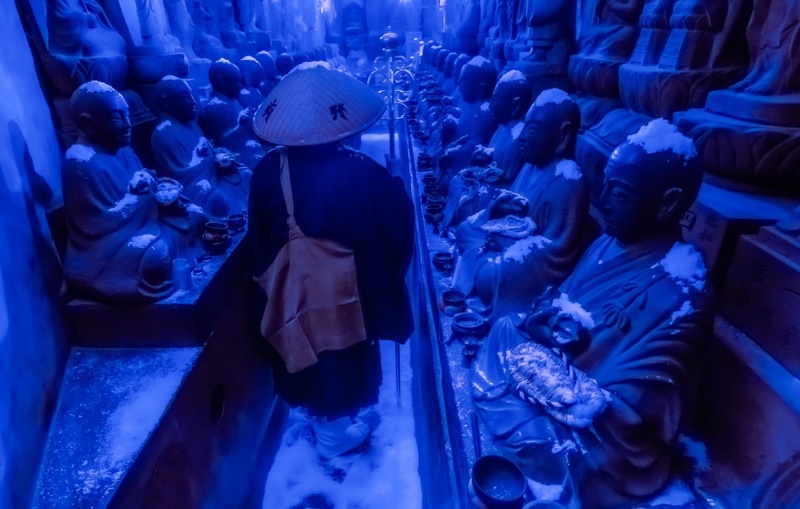 二子玉川・玉川大師 地下仏殿が雪景色に!?「寒修行」冬のバーチャル