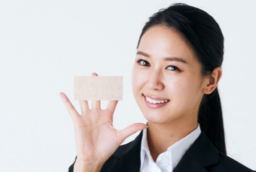 日本初！｢小さなゴミ片専用｣引越プロの粘着クリーナー｢ペタペタ｣、コロナ現場を救った衛生的な1枚使い捨て