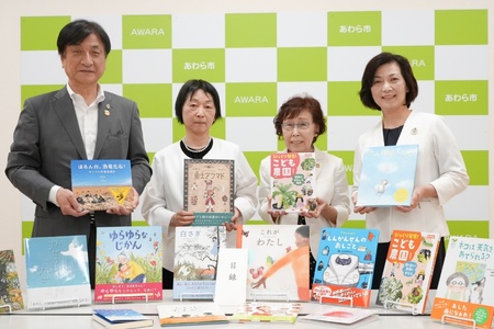 児童図書16冊を寄贈　累計296冊に＿国際ソロプチミスト福井、あわら市で贈呈式（6月5日）