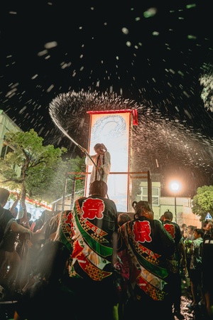 全国でも珍しい“お湯を掛け合う祭り”第21回あわら湯かけまつり開催